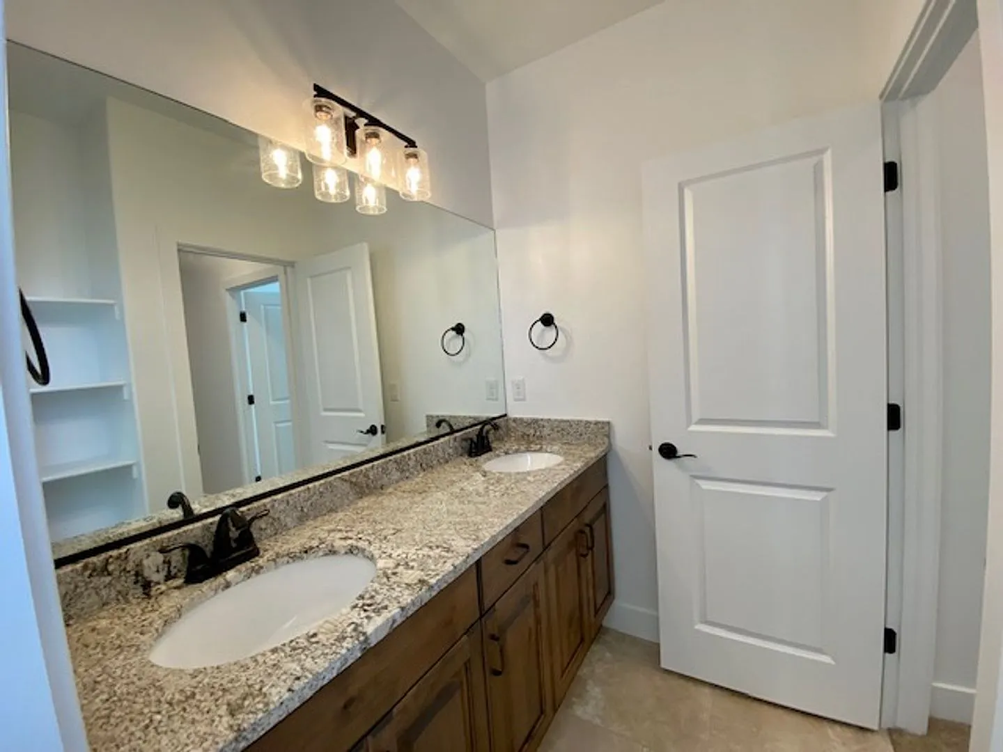 Spacious Townhome Available For Rent — Photo 4