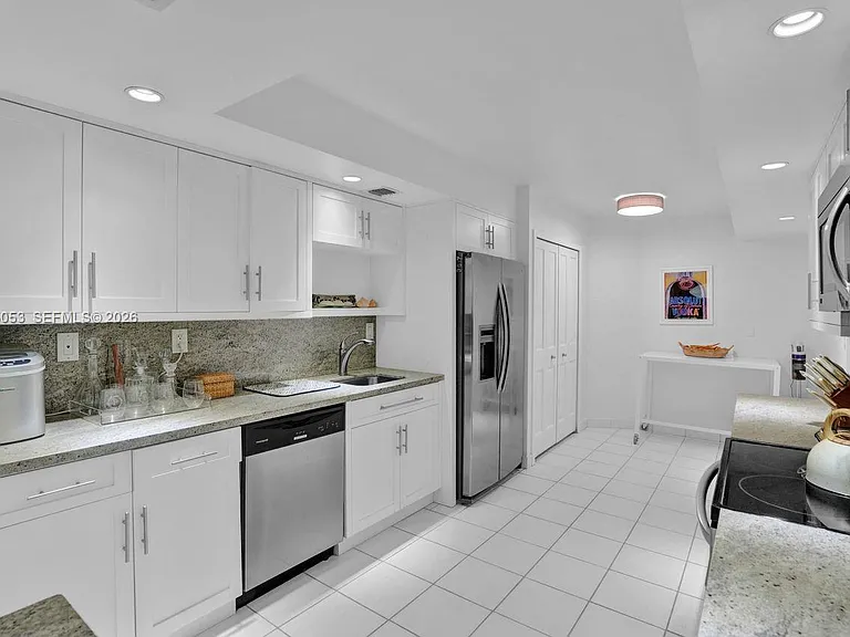 1121 Crandon Blvd #E604 — Photo 12