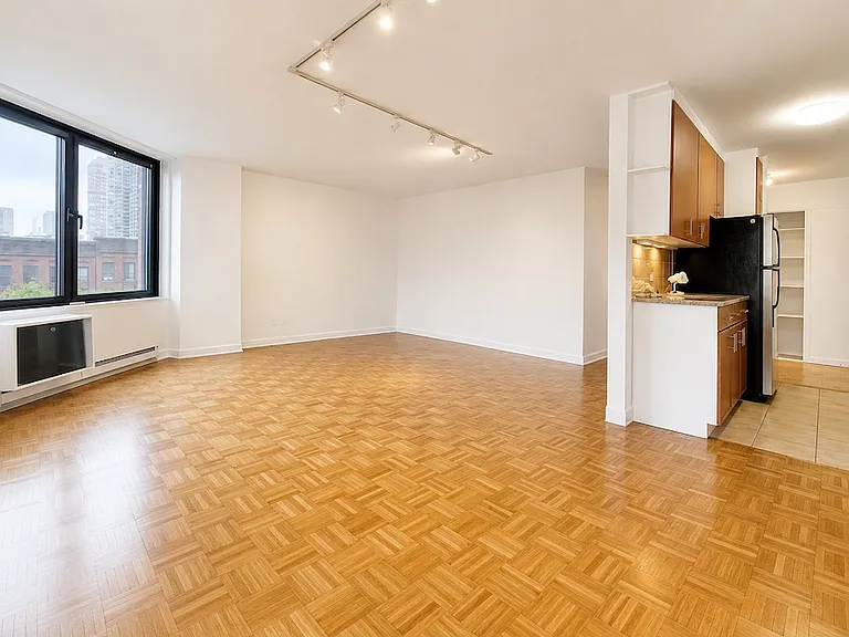 1619 3rd Ave #5H — Photo 8
