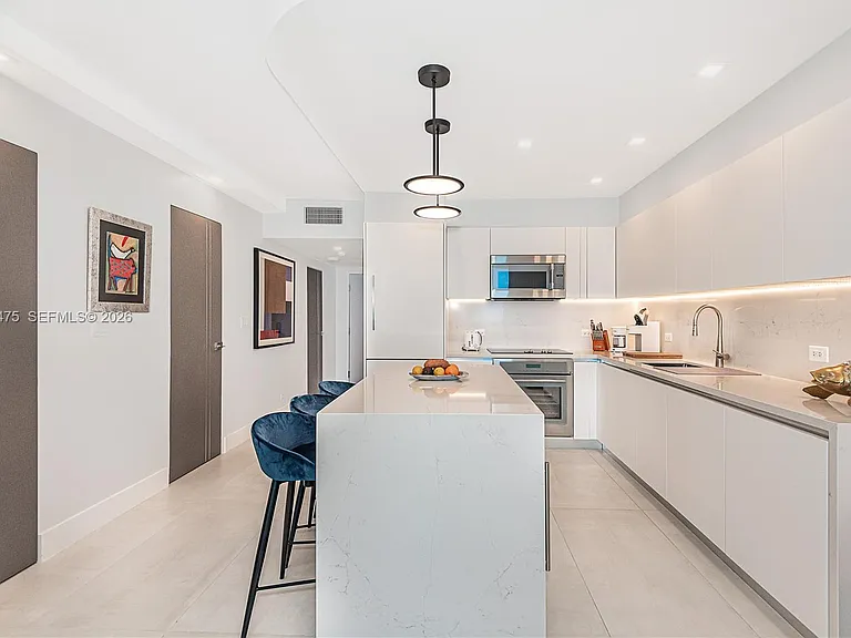2301 Collins Ave #1440 — Photo 10