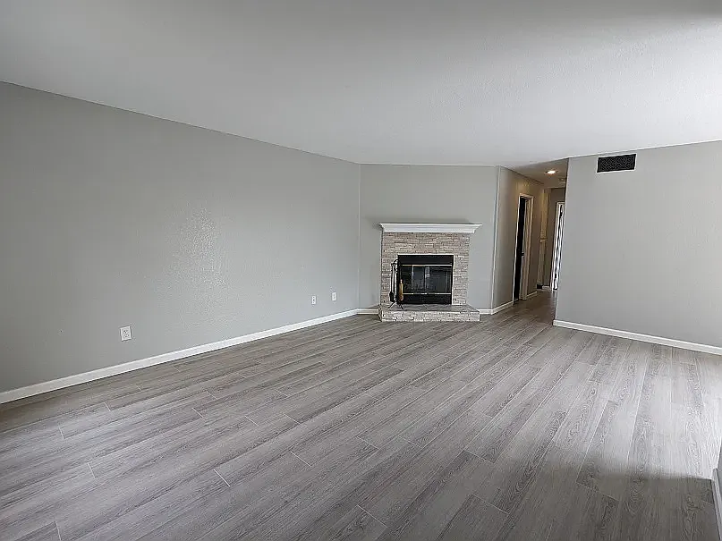 2 bed, 974 sqft, $2,700 — Photo 4