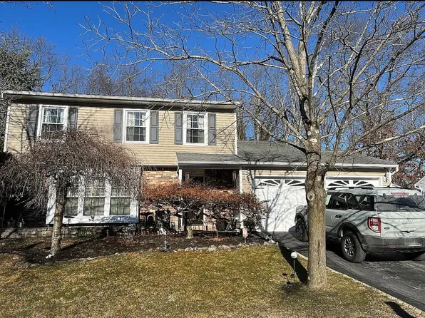 29 Eric Dr, Howell, NJ 07731