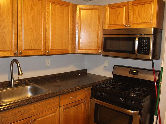 4th image of 482 Washington Ave #1