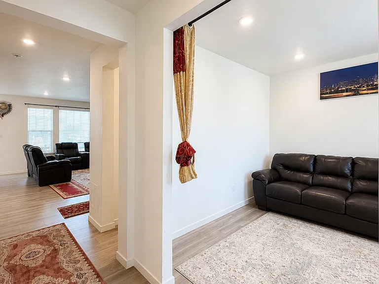 1005 S Elk Way — Photo 4