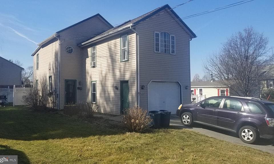 1st image of 123 E Walnut St