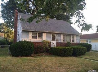 2744 Nira Ave, East Meadow, NY 11554