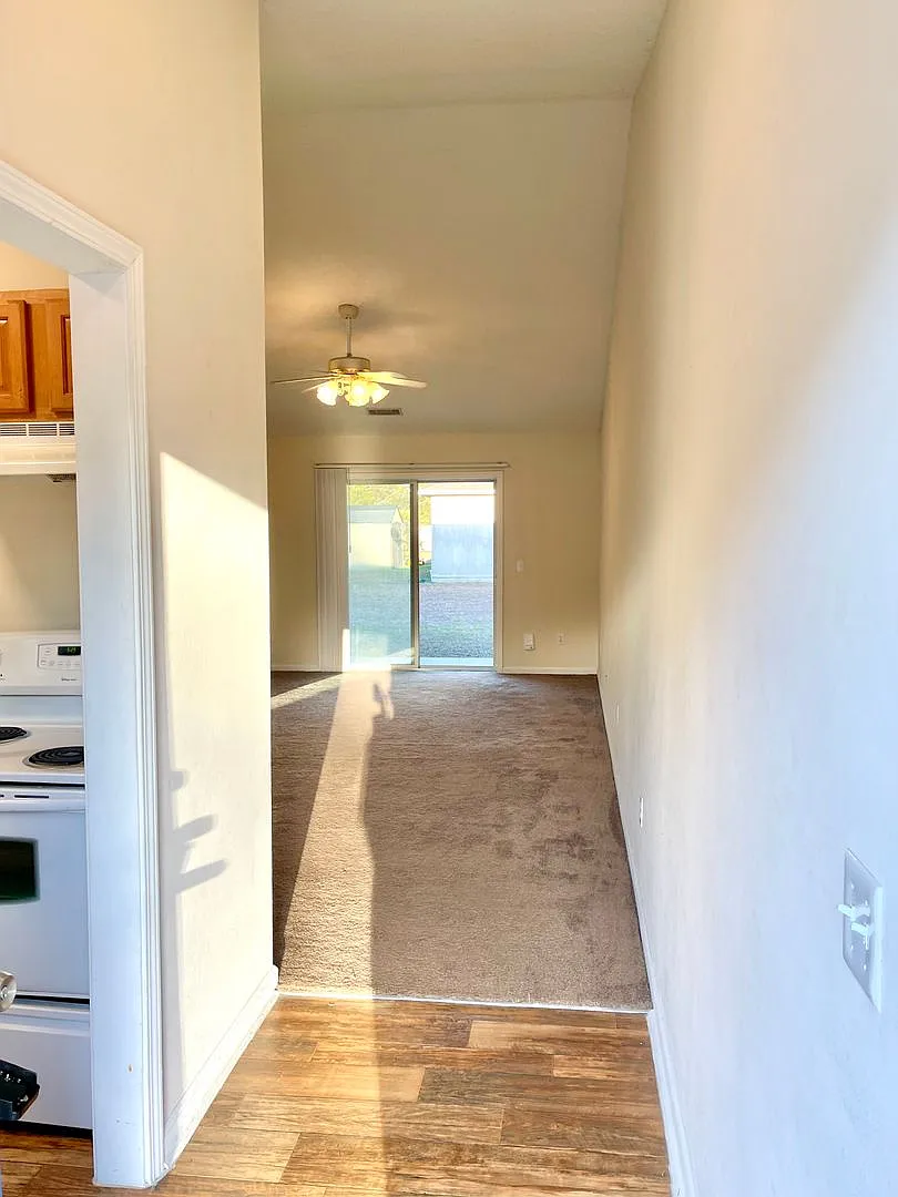 Building Photo - 409 Lawnwood Ct