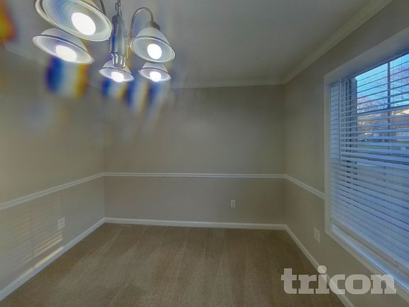 3rd image of 7052 Ravenwood Ln