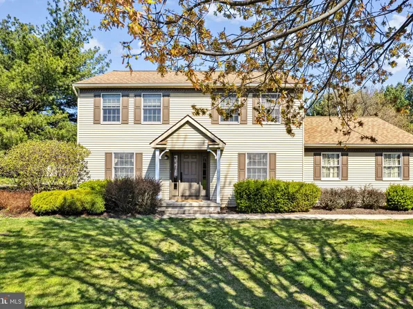 28 Quail Dr, Edgewater Park, NJ 08010