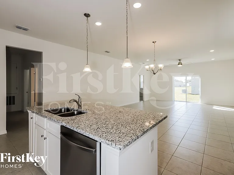 585 Crown Rose Dr — Photo 7