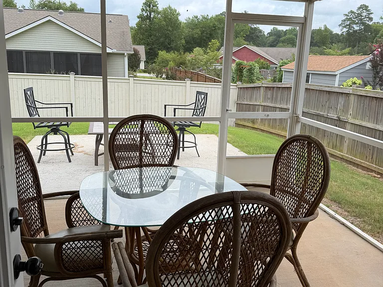304 Hawk Valley Dr — Photo 10
