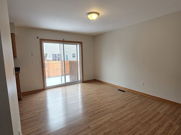 3rd image of 11 Locust Ln #11