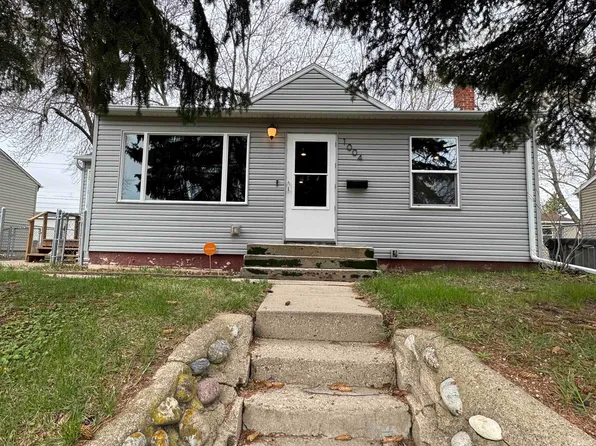 1004 Park St, Minot, ND 58701