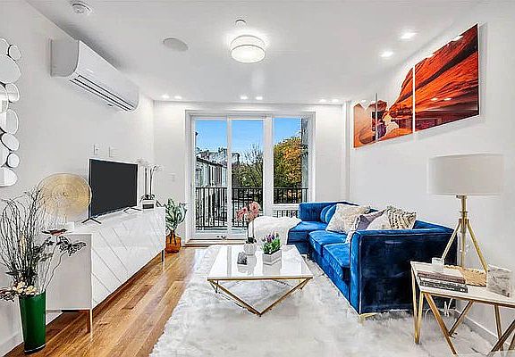 4th image of 748 Putnam Ave APT 3