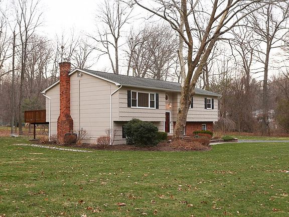 3rd image of 40 Rockford Dr