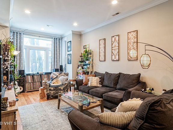 4th image of 945 N Hoyne Ave #1