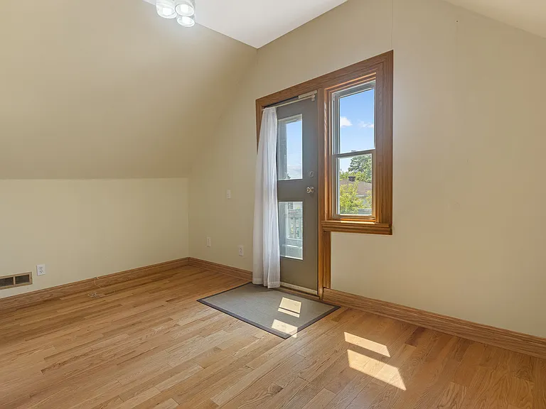 38 Marlborough Ave — Photo 9