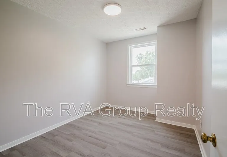 3807 Woodlawn St #8 — Photo 20