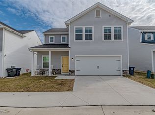 582 Auld Farm Cir, Akron, OH 44320