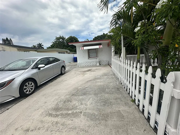 1215 S 24th Ave — Photo 12