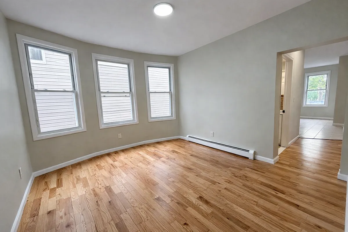 Building Photo - 186 W Runyon St #1