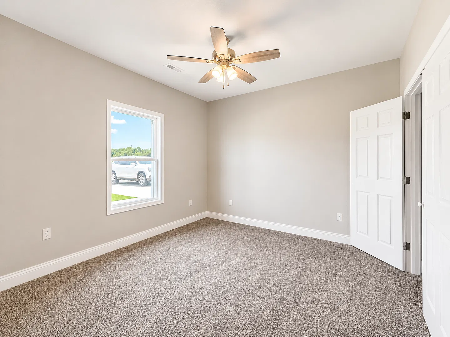 Beautiful new 4 bedroom 2 bath home — Photo 3