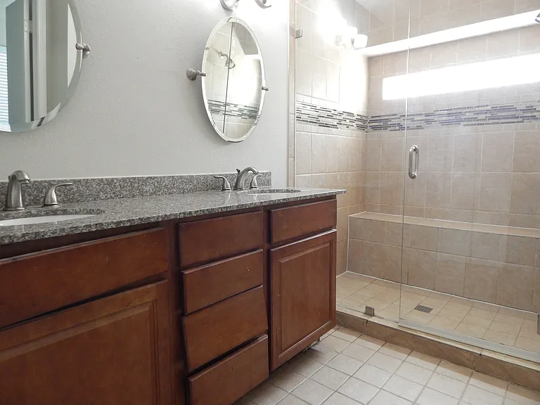 424 Adelaide Dr — Photo 12
