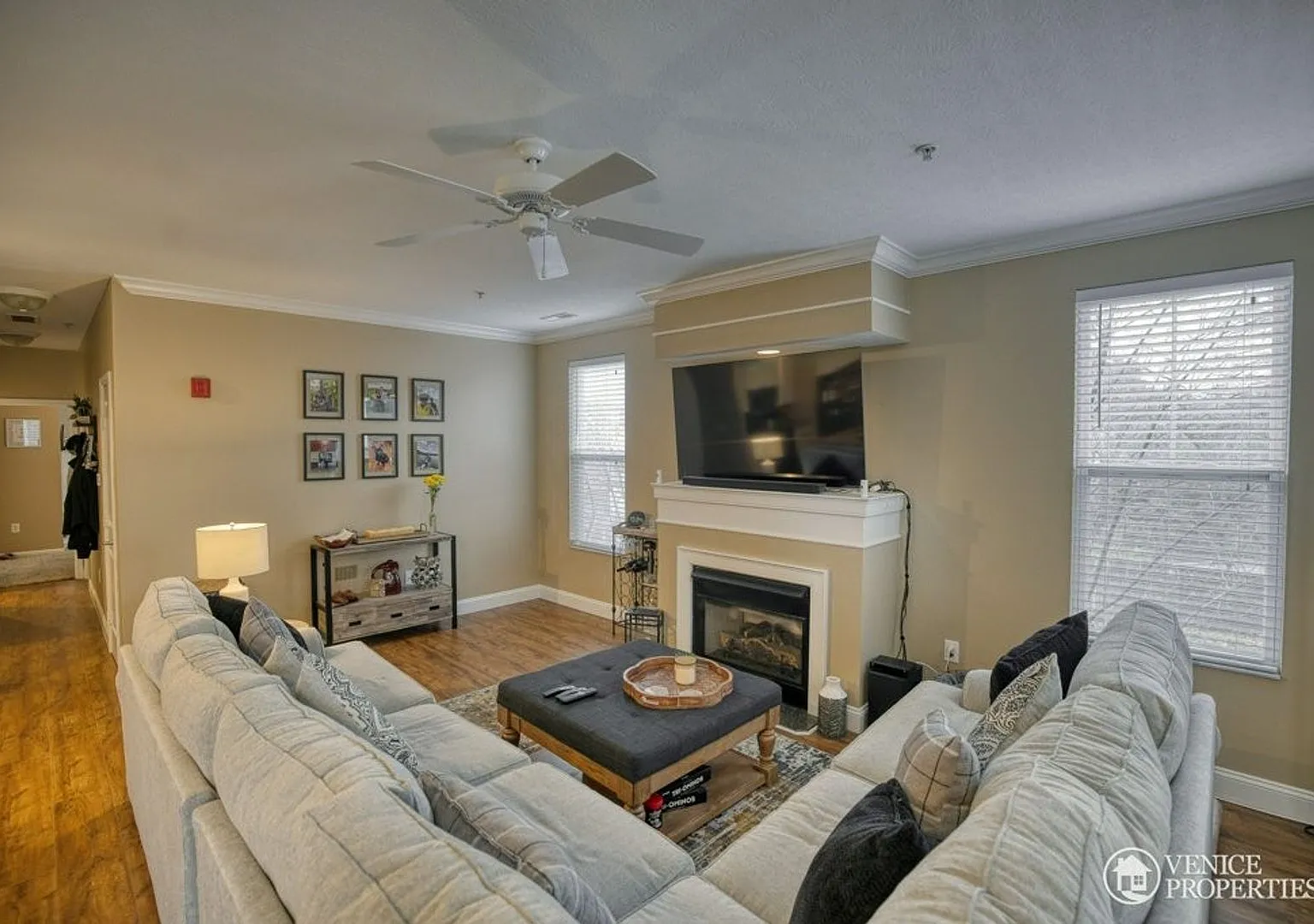 Two Bedroom with Garage near Grandview — Photo 3