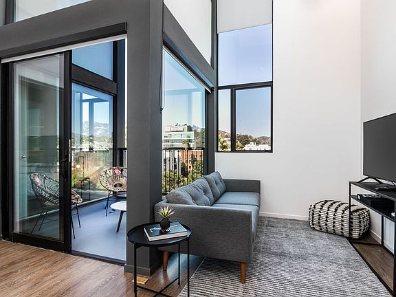 5th image of 1737 N Las Palmas Ave #611