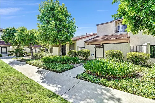 18136 Oxnard St #40 Photo 1