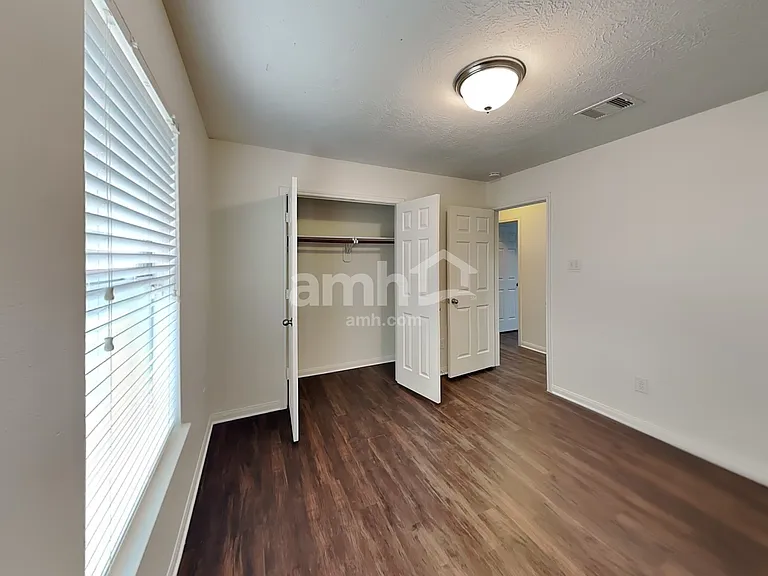 3919 Hawthorn Glen Ct — Photo 14