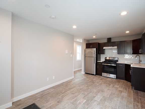 3rd image of 418 Beach 44th St #2