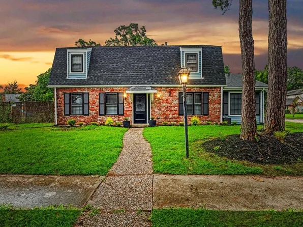 2207 S Palm Ct, Pasadena, TX 77502