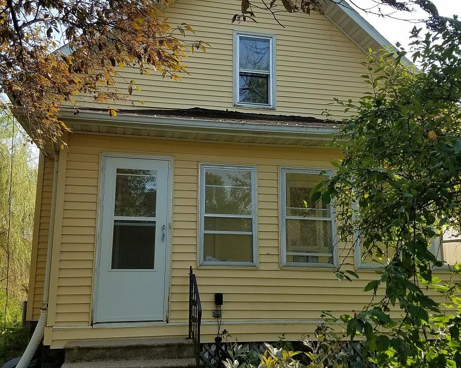 1st image of 215 W Lakeview St