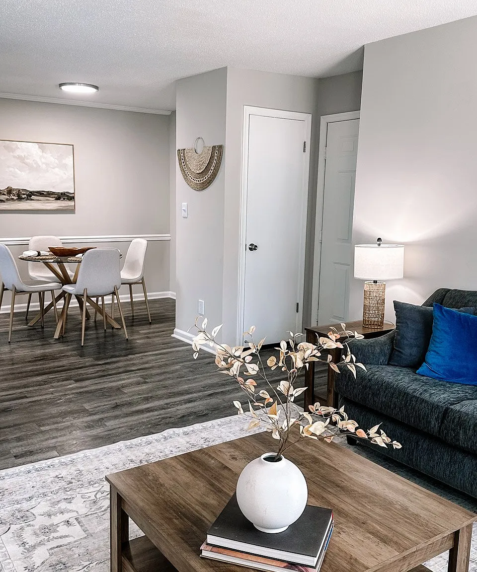 Hampton Center Apartments — Photo 2