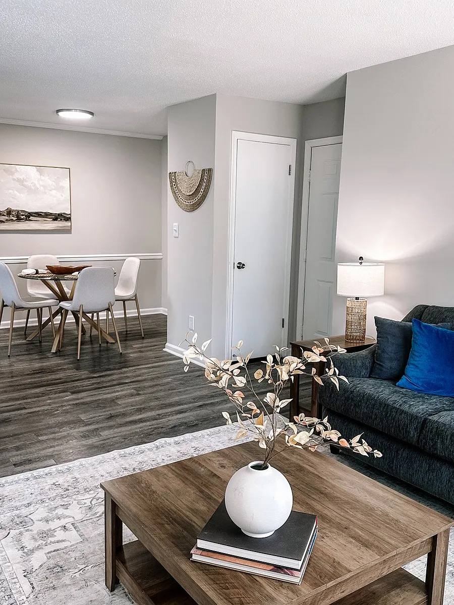Building Photo - Hampton Center Apartments