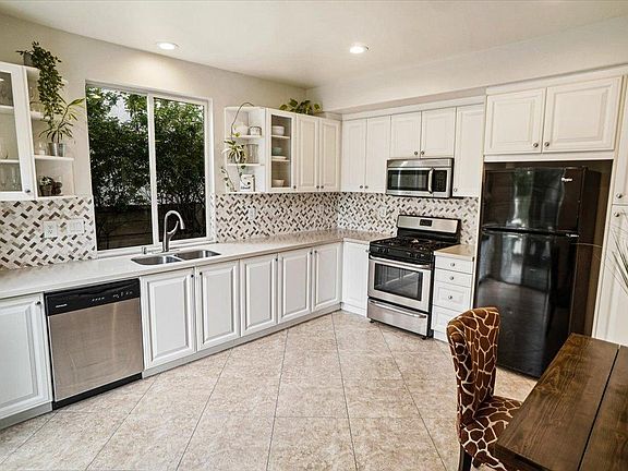 2nd image of 27181 Manor Cir