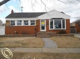 31265 Burton St, Saint Clair Shores, MI 48082