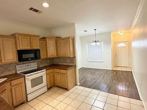 4th image of 4507 Crockett Ave