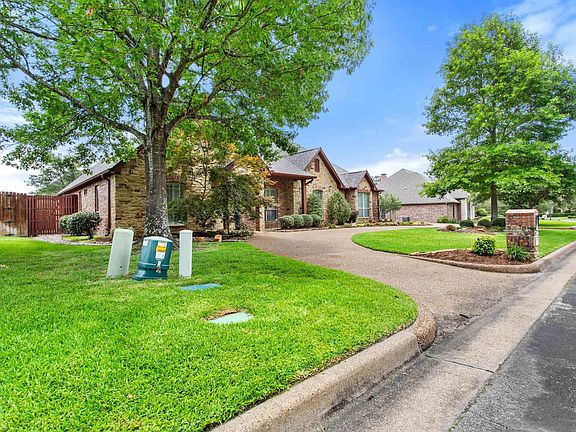 3rd image of 2318 Kingsmill Cir