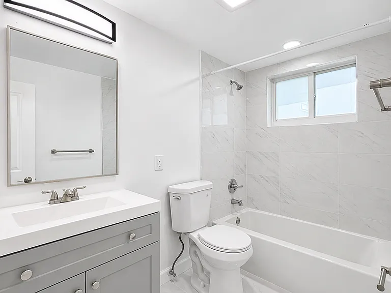 Chelsea Manor Apartments — Photo 16