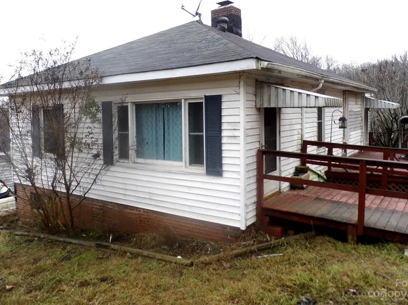 20 Cherry St, Badin, NC 28009