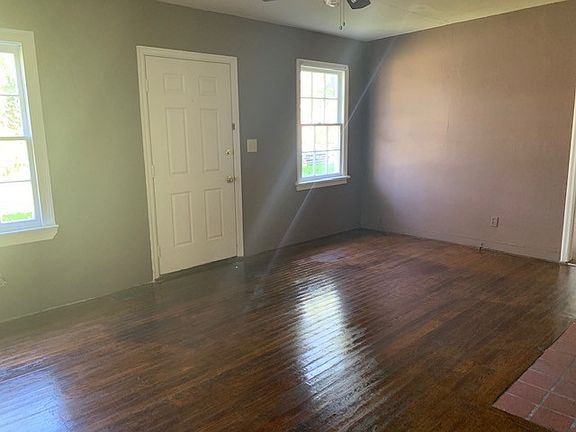3rd image of 311 E Alden Ave