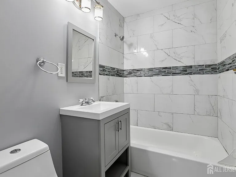 396 College Dr — Photo 16