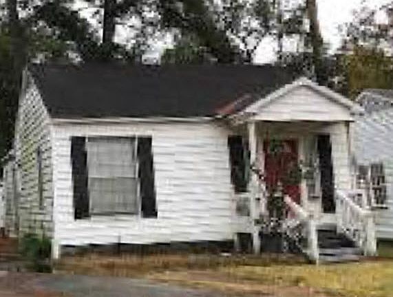 3rd image of 645 College St