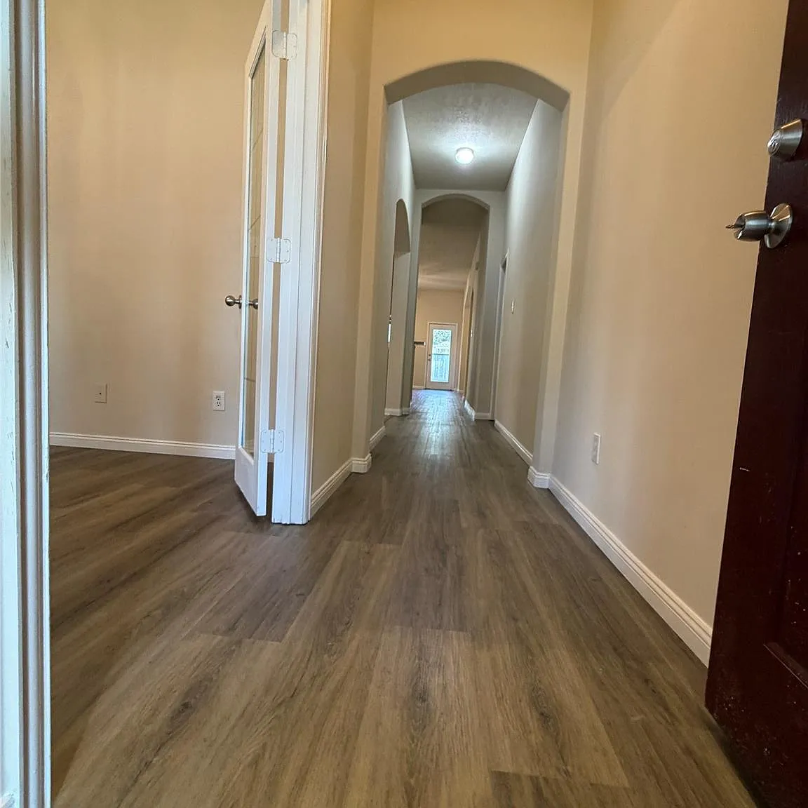 3 bed, 2.0 bath, 1590 sqft, $1,895 — Photo 2