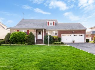 110 Harrison St, Garden City, NY 11530