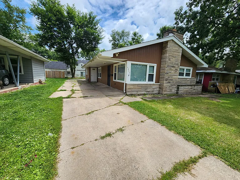 4653 Carolina St — Photo 2