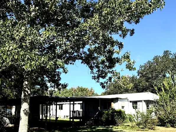 377 Avenue H, Markham, TX 77456