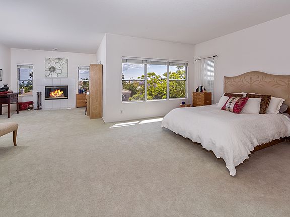 3rd image of 7385 Hillsview Ct